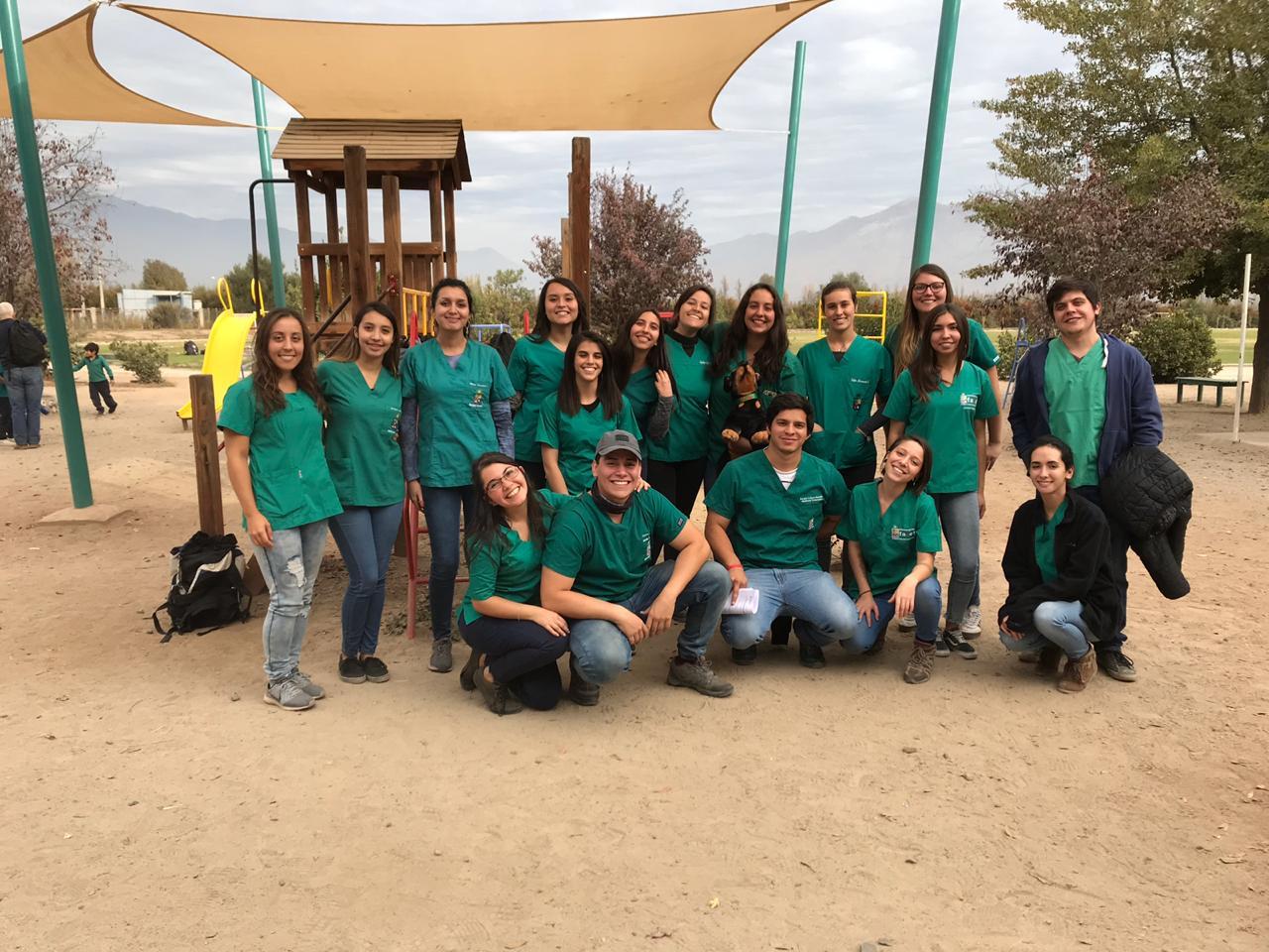 Los tutores fueron capacitados en educación por la psicóloga educativa Evelyn Gajardo de Uniddo de Favet y en tenencia responsable por la Dra. Paulina Santis,