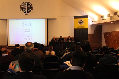 La inauguración se realizó en el Aula Magna de la Universidad Alberto Hurtado