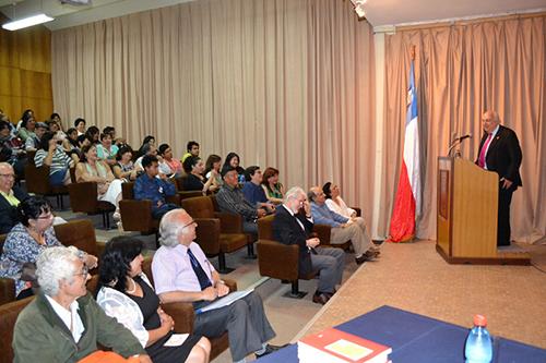 La ceremonia se realizó en la Sala Centenario del Campus Saucache (fotografía: http://ww.uta.cl)