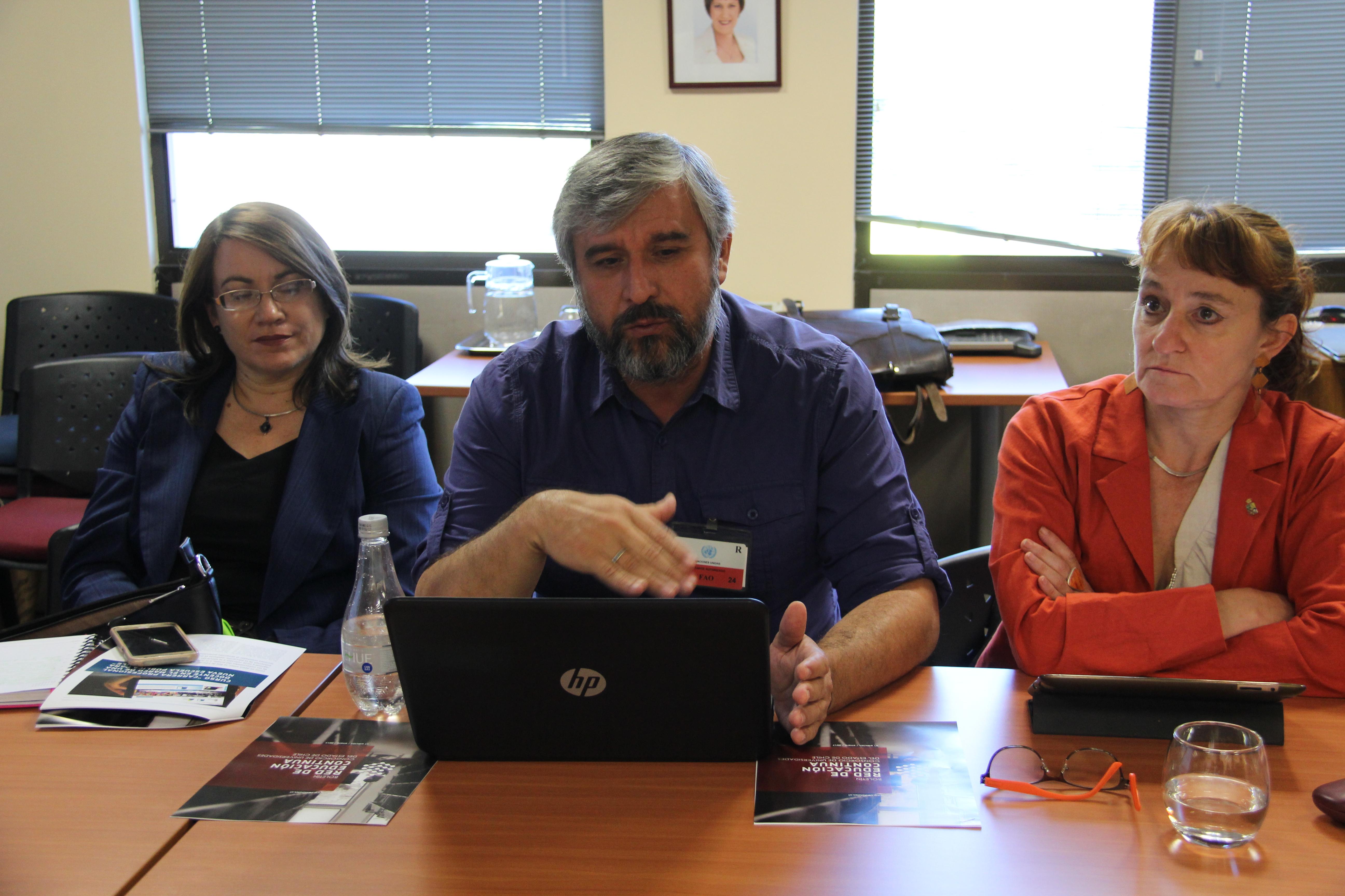 María Gabriela Martini y Pablo González del Programa de Educación Continua para el Magisterio (PEC) de la Universidad de Chile