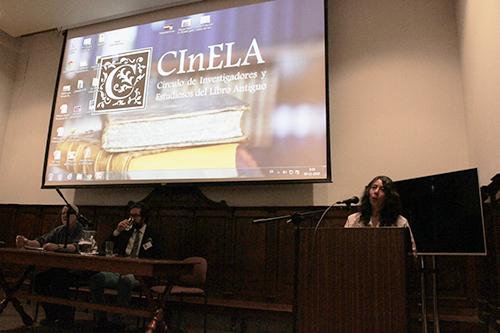 Carolina Nahuelhual, directora de la Biblioteca Patrimonial Recoleta Dominica. 