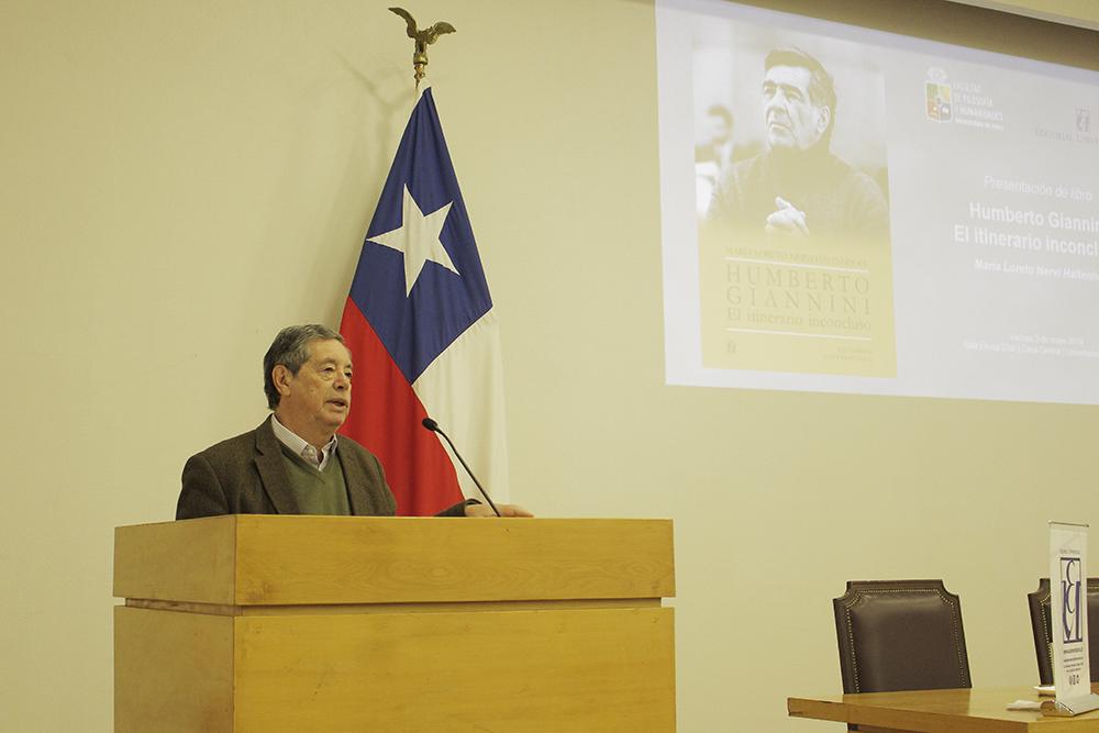 Prof. Carlos Ruiz Schneider, decano de la Facultad de Filosofía y Humanidades.