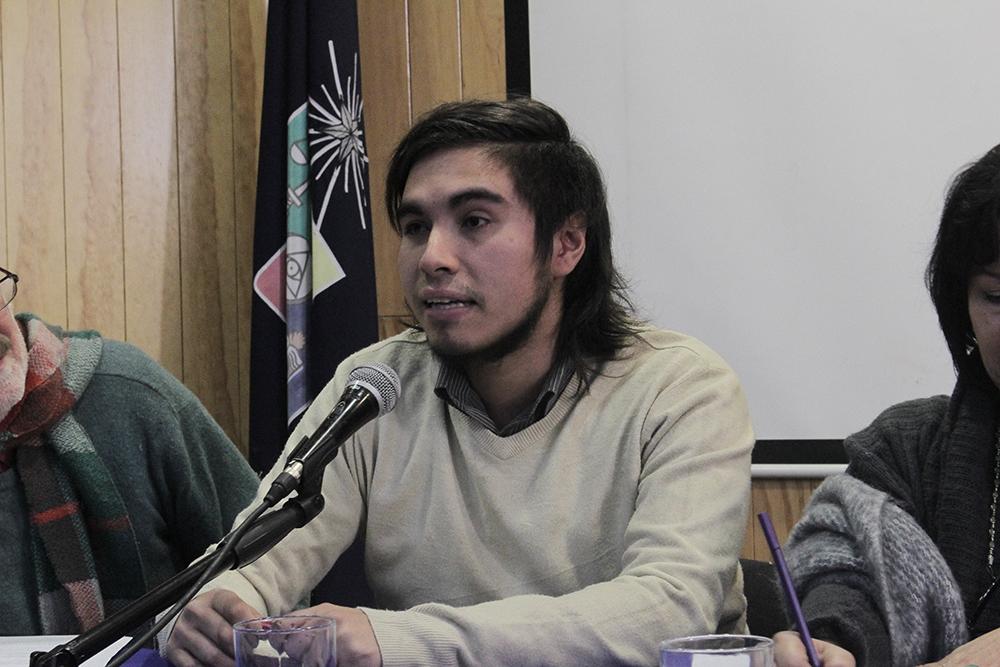 Gabriel González, senador universitario.