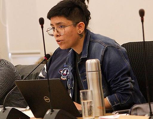 Noam Vilches, delegade de Bienestar de la Federación de Estudiantes de la Universidad de Chile (FECH) y estudiante de Filosofía de nuestra Facultad.