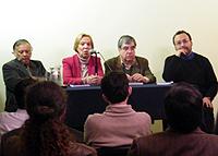 De izq. a der. Prof. Eduardo Cavieres, Profa. María Eugenia Horvitz, Prof. Luis Ortega y el Prof. Mario Matus, editor del libro.