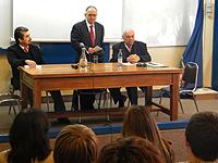 Además de la conferencia dictada en nuestra Facultad, el Profesor Frago presentó su nuevo libro en el Instituto de Chile.