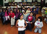 Parte de las niñas y niños que participaron en el taller de filosofía realizado en Pichilemu.