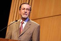 El Rector de la U. de Chile realizó un emotivo homenaje a las mujeres pobladoras de Chile.