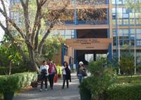 Es en el campo de la educación y, específicamente, en la formación y el perfeccionamiento de los profesores, es donde se reencuentran la tradición de la antigua Facultad. 