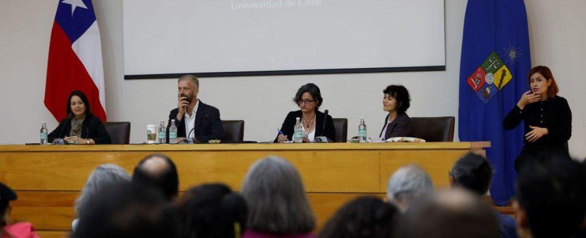 Prof. Patricia Hermosilla partició en conversatorio que abordó los desafíos de la enseñanza universitaria