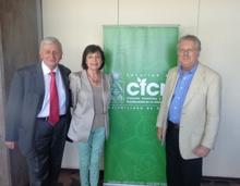 Prof. Manuel Rodríguez, Prof. Carmen Luz de La Maza y el Dr. Richard Smardon.