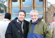 El Dr. Ronnie de Camino participó con la conferencia denominada: Filosofía de vida y ejercicio profesional, una historia forestal. En la fotografía con el Decano Javier González en España, año 2009.