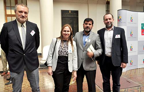 Claudia Cerda, Cristián Estedes y Héctor Hernández, parte de los académicos que fueron reconocidos por la Universidad de Chile; y el vicedecano de la FCFCN, Juan Caldentey.