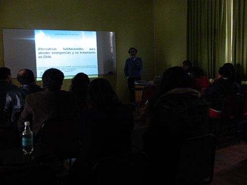 Ricardo Tapia, arquitecto y académico de la Universidad de Chile explicó el contexto histórico y las variables de estándares mínimos del proyecto.