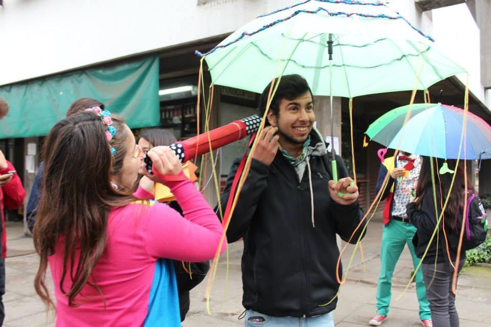 Durante la feria también hubo cuenta cuentos que relataban pequeñas historias a los asistentes.