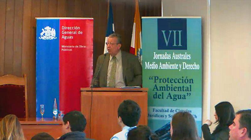 Fernando Tallar exponiendo en las VII Jornadas Australes de Medio Ambiente y Derecho: ¿Protección ambiental del agua¿.