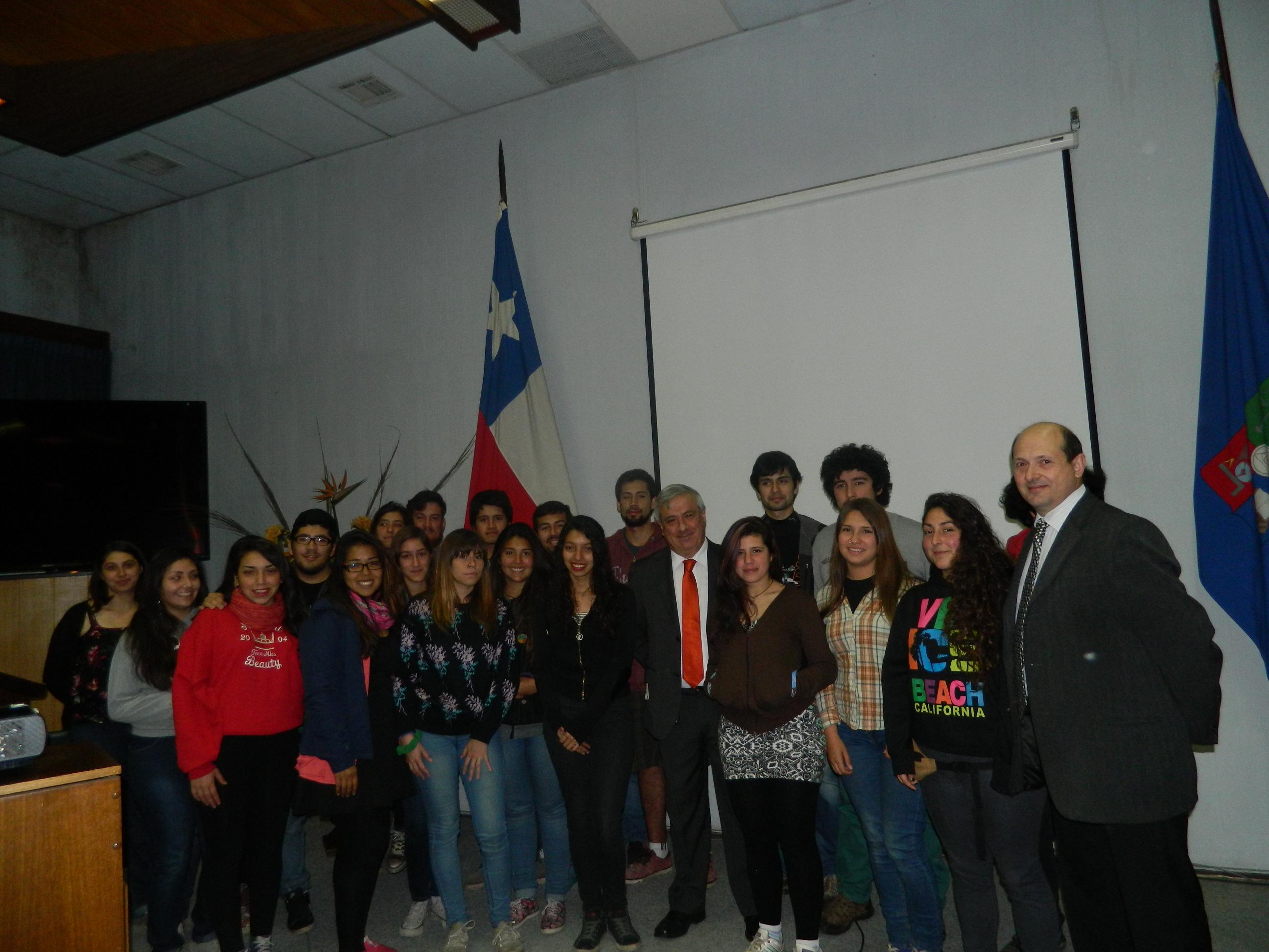 Los estudiantes que asistieron a la actividad se mostraron satisfechos, ya que pudieron participar activamente de la charla. 