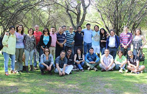 Foto grupal de la generación de los '80 de ingenieros forestales.