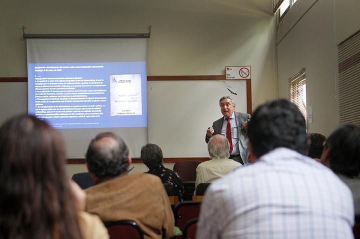 En el tercer encuentro con las comunidades de las facultades e institutos de la Universidad, el Rector Vivaldi visitó la Facultad de Ciencias Forestales y de la Conservación de la Naturaleza.