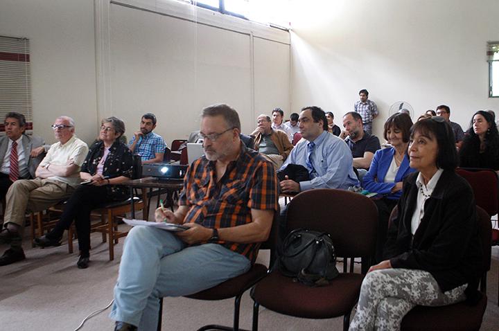 En el encuentro, el Rector Vivaldi realizó una cuenta sobre su primer año de gestión y respondió a las consultas y dudas expresadas por la comunidad.