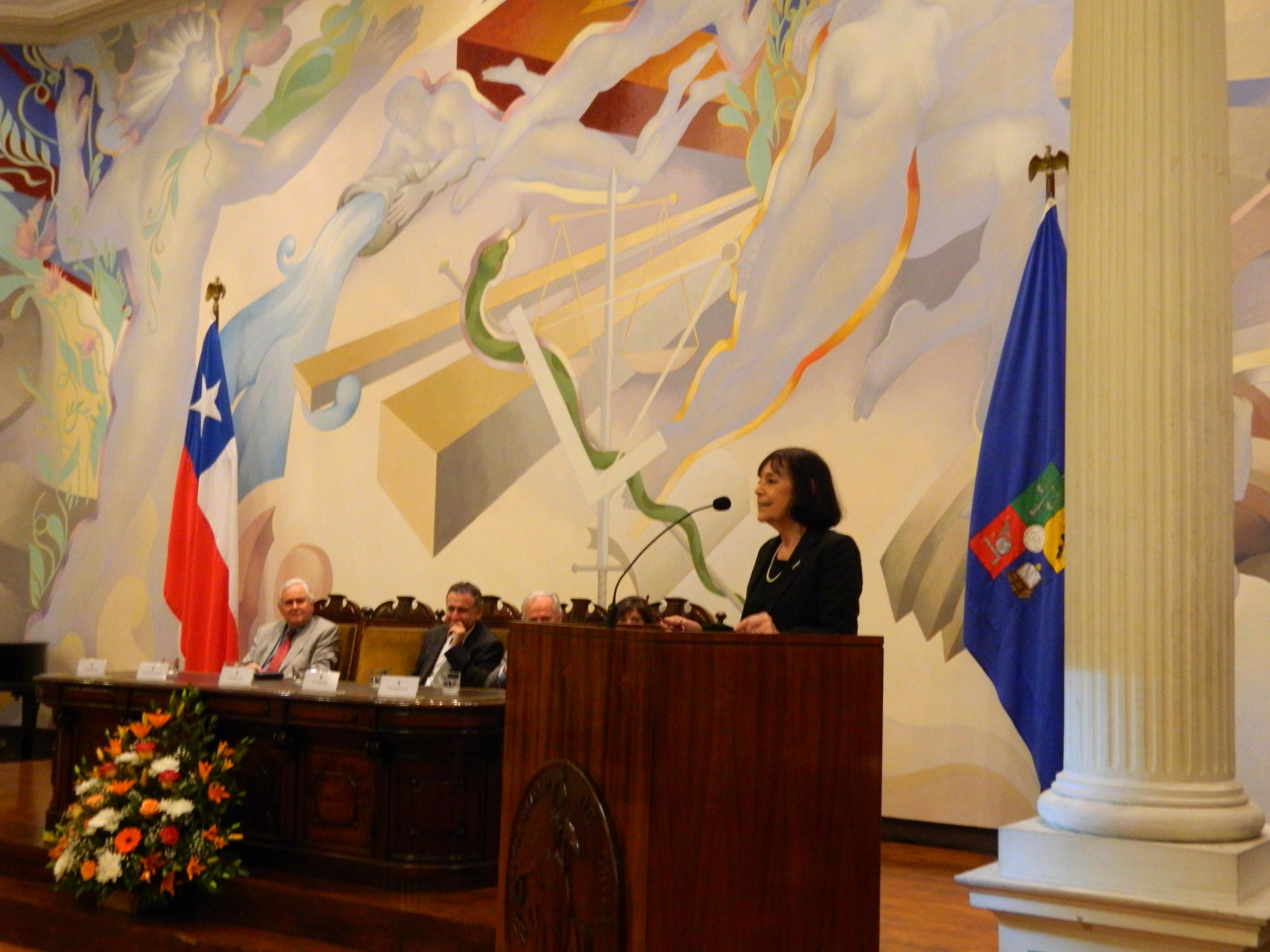 La Decana y Coordinadora de Campus Sur,  Profesora Carmen Luz de la Maza, entregó un saludo en representación de las autoridades de Campus Sur.