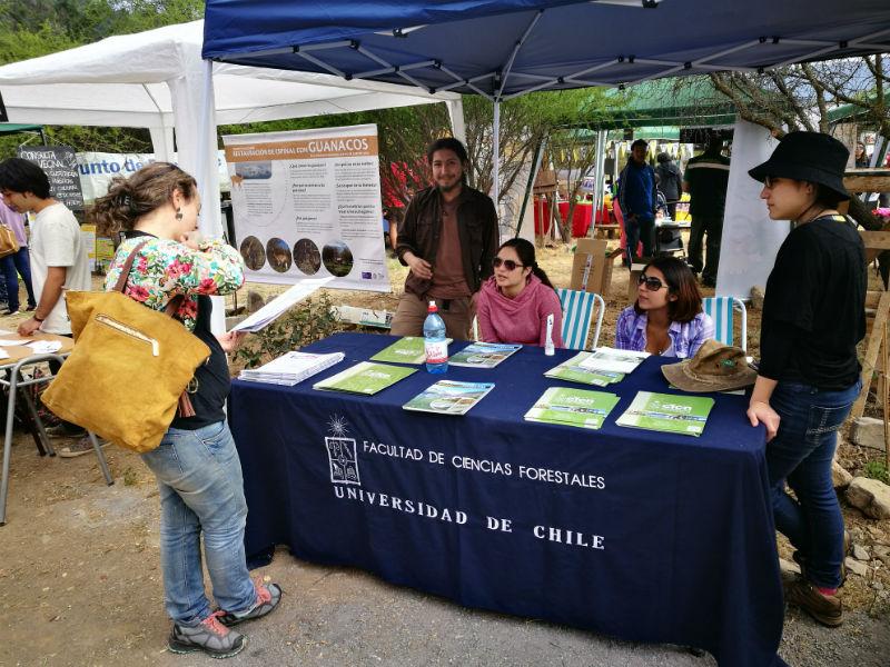 La Facultad de Ciencias Forestales y Conservación de la Naturaleza y monitores de  la carrera de Pregrado