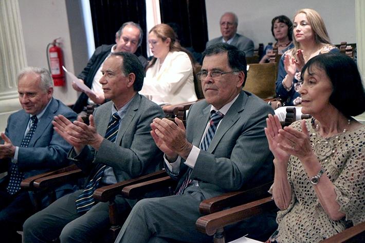 Los homenajeados fueron acompañados por las autoridades de la Universidad de Chile