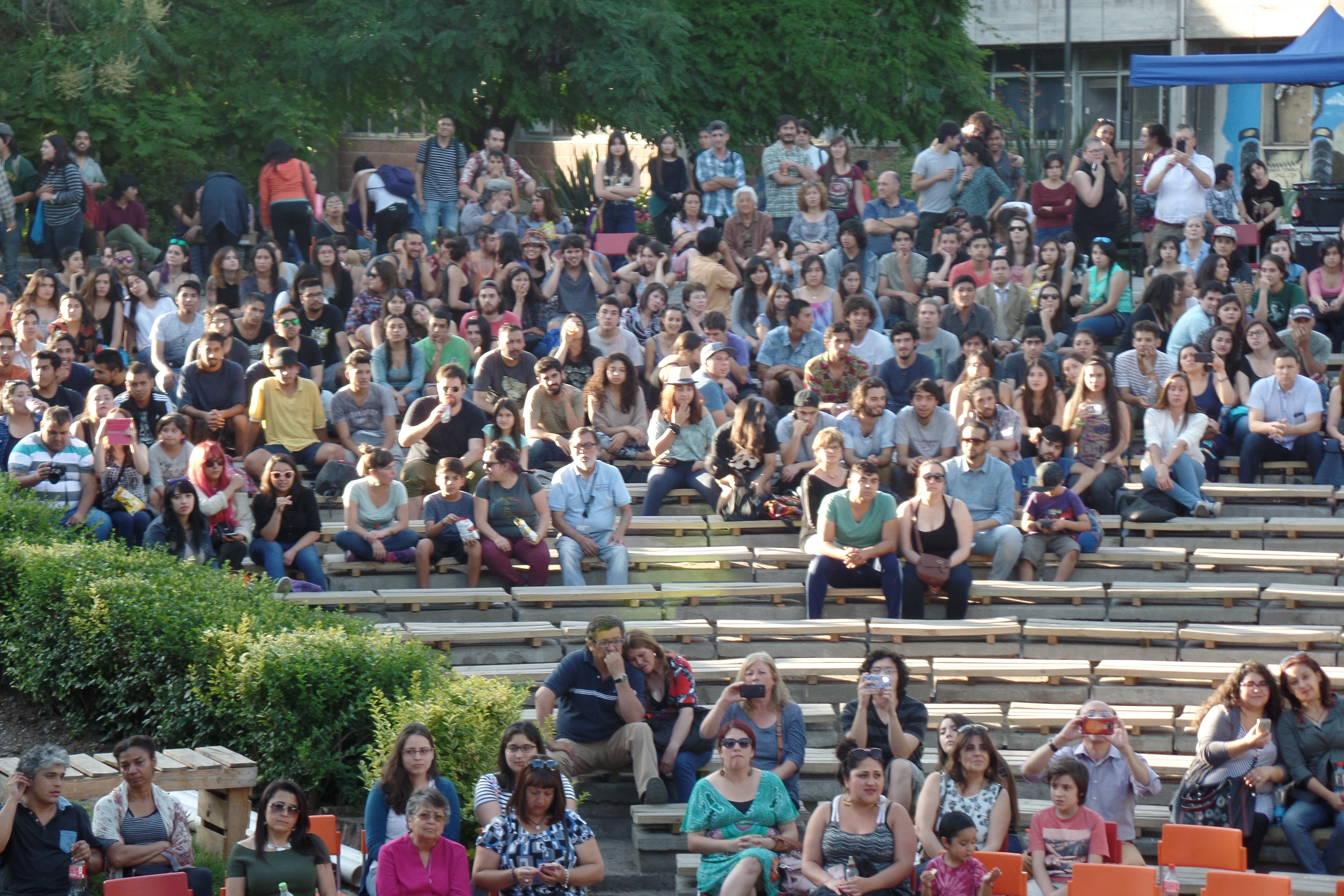 Cerca de 500 estudiantes, funcionarios, académicos y vecinos del Campus asistieron al evento