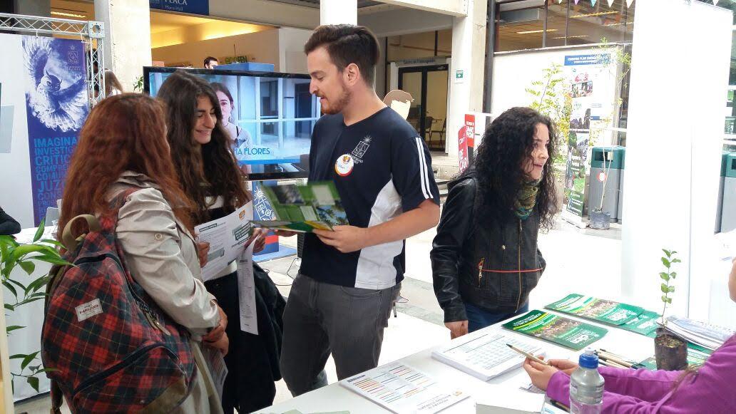 Este año, se acercaron muchos estudiantes cuya primera opción es la carrera de ingeniería forestal.