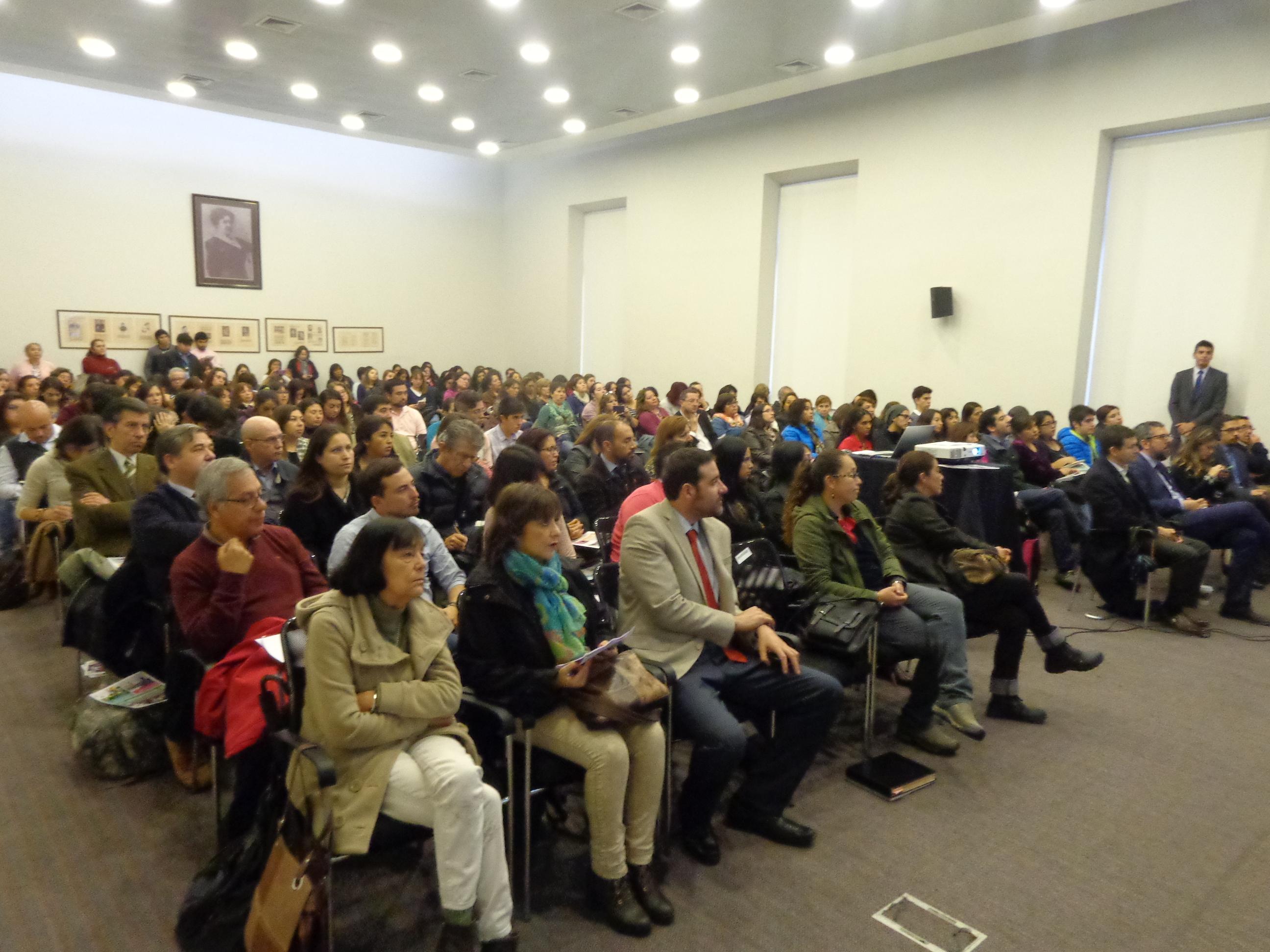 La Decana Carmen Luz de la Maza, participó de este seminario en una temática que ha liderado la Facultad de Ciencias Forestales y de la Conservación de la Naturaleza. 