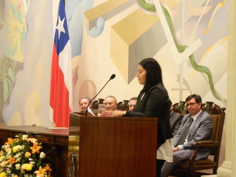 Una representante de los alumnos de pregrado y otra de los estudiantes de postgrado,dirigieron unas palabras respecto de su experiencia individual y colectiva.