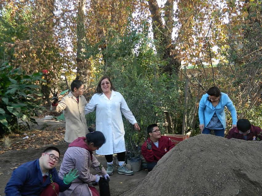 El grupo fue recibido por la Encargada de Vivero Antumapu, Ana Alvear y su equipo.