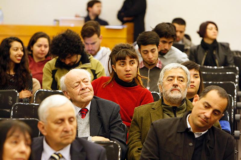 La Jornada reunió a más de 150 académicosy estudiantes de la Facultad de Ciencias Forestales y de la Conservación de la Naturaleza. 