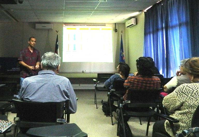 El profesor Álvaro Promis expuso sobre Depredación y Germinación de Semillas del Bosque Esclerófilo a través de Experimento de Campo: Cuellos de Botella para la Regeneración Natural.