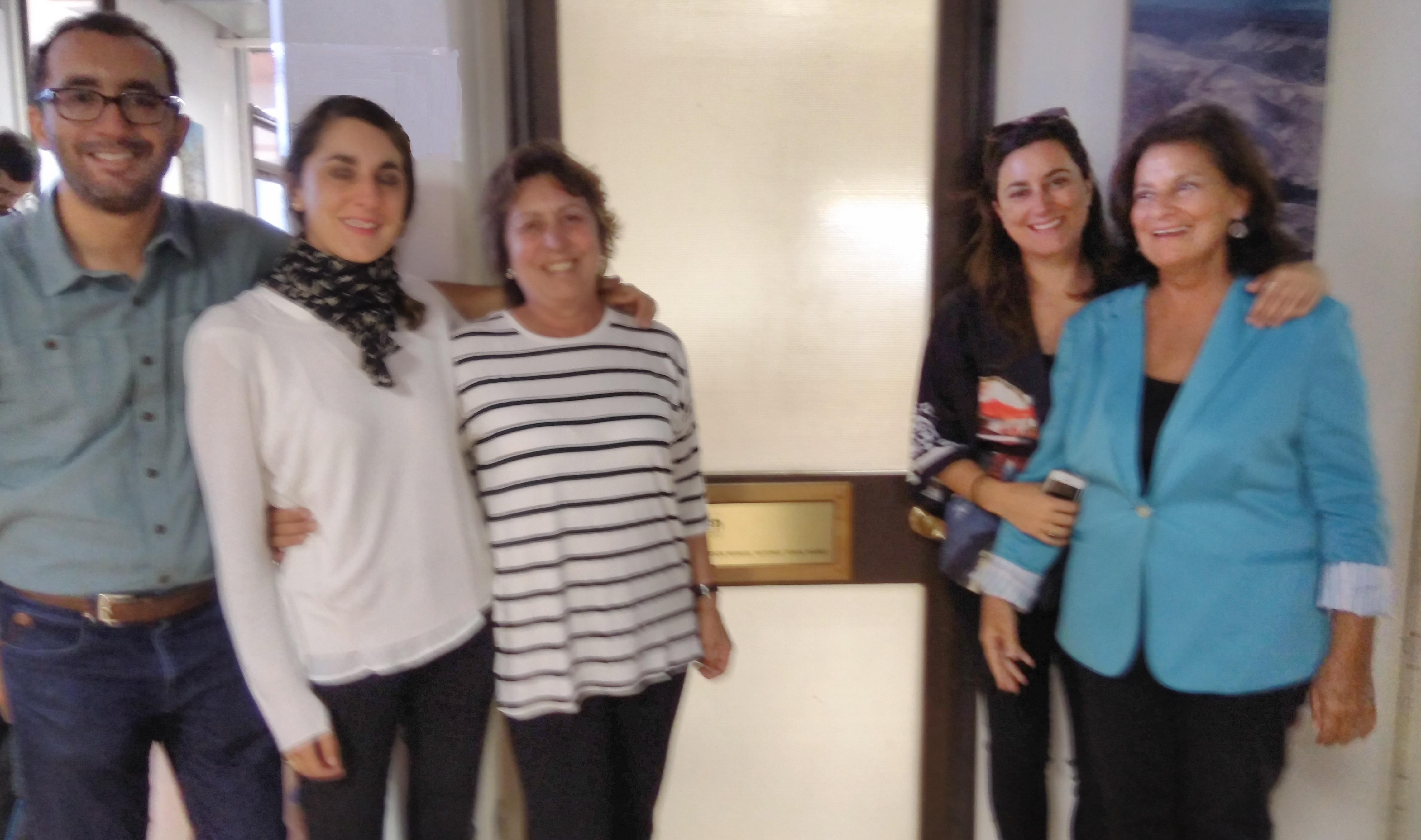 La Familia del Profesor participó de esta emotiva ceremonia, en la que se descubrió la placa conmemorativa. 