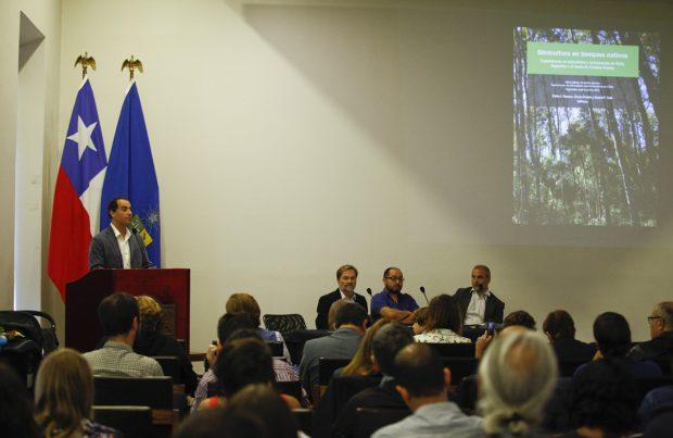 Para la edición del libro se contó con un valioso apoyo de la Escuela Forestal de la Universidad del Estado de Oregon, de Estados Unidos.