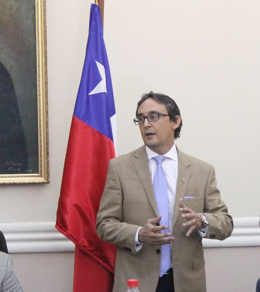 El Dr. Miguel Castillo, académico de CFCN e investigador del Laboratorio de Incendios Forestales de la Universidad de Chile, es el director de este estudio.