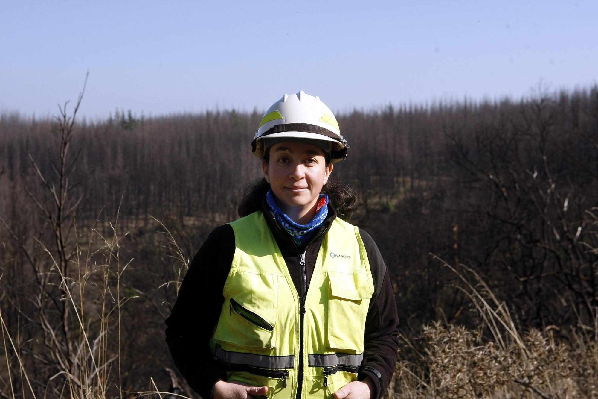  Carolina Rojas, ingeniera forestal y a cargo del área de conservación de Bosque Nativo de la Empresa Arauco.