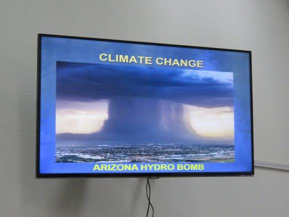 El especialista dictó la Charla: "Climate change, drought, and forest fire interactions". 