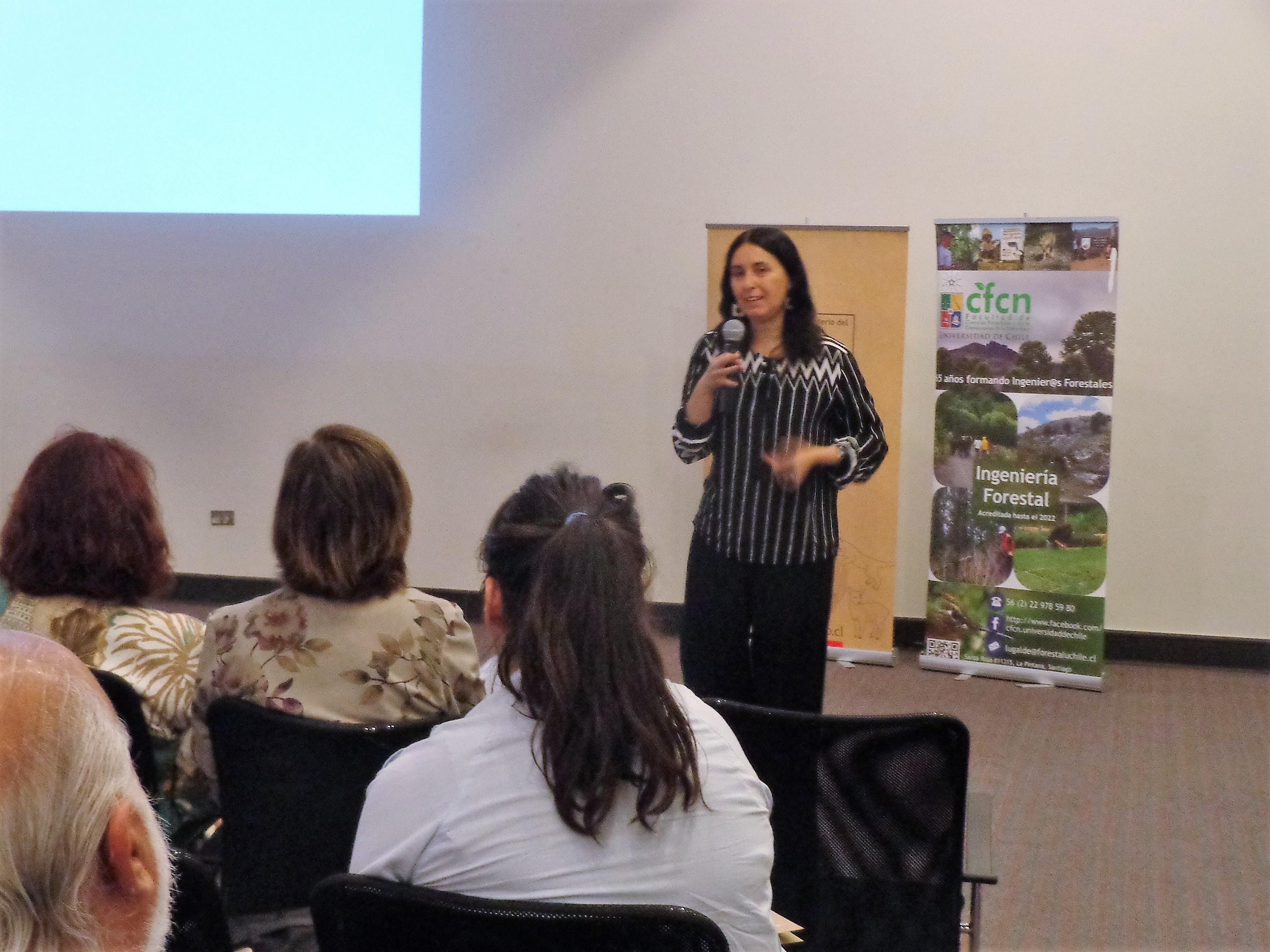 La Dra. Rosita Scherson expuso sobre las ventajas e Importancia de compartir datos de Biodiversidad.