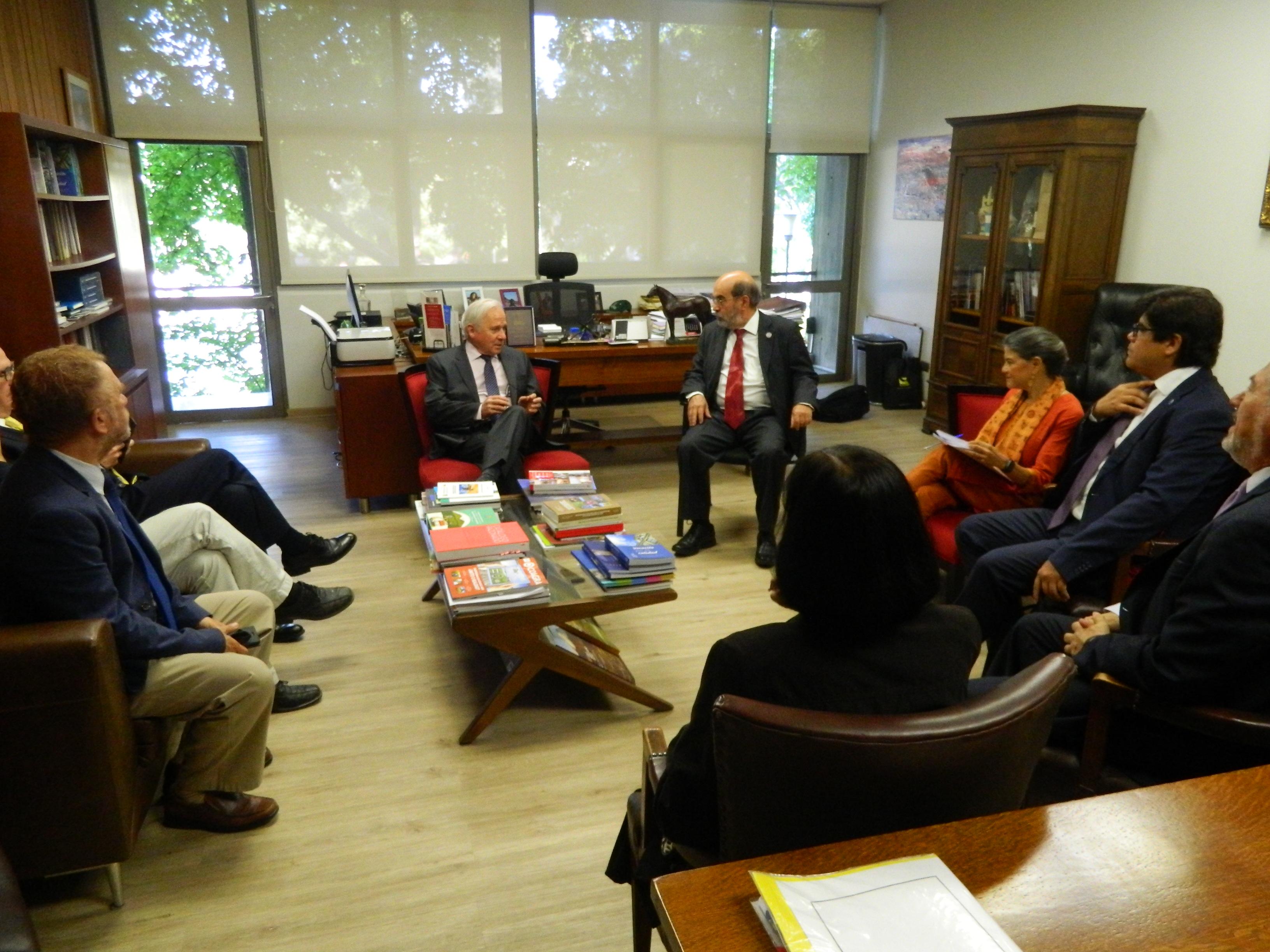 El Director de la FAO fue propuesto por el Consejo de la Facultad de Ciencias Agronómicas para recibir el reconocimiento. 