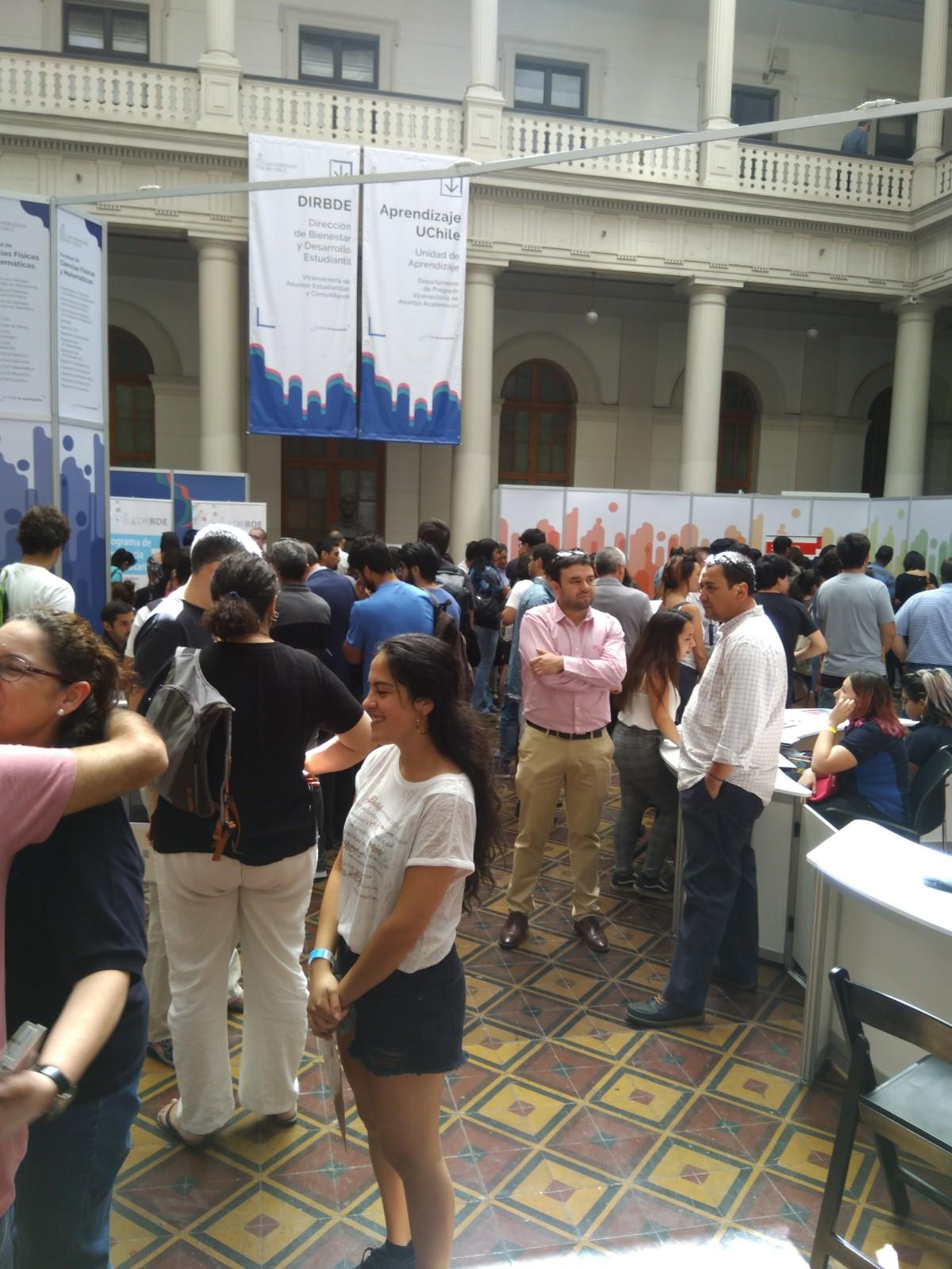 Una gran concurrencia de estudiantes acompañados por sus padres, tuvo la Casa Central durante el proceso de matrícula que cierra el día jueves 17 de enero. 