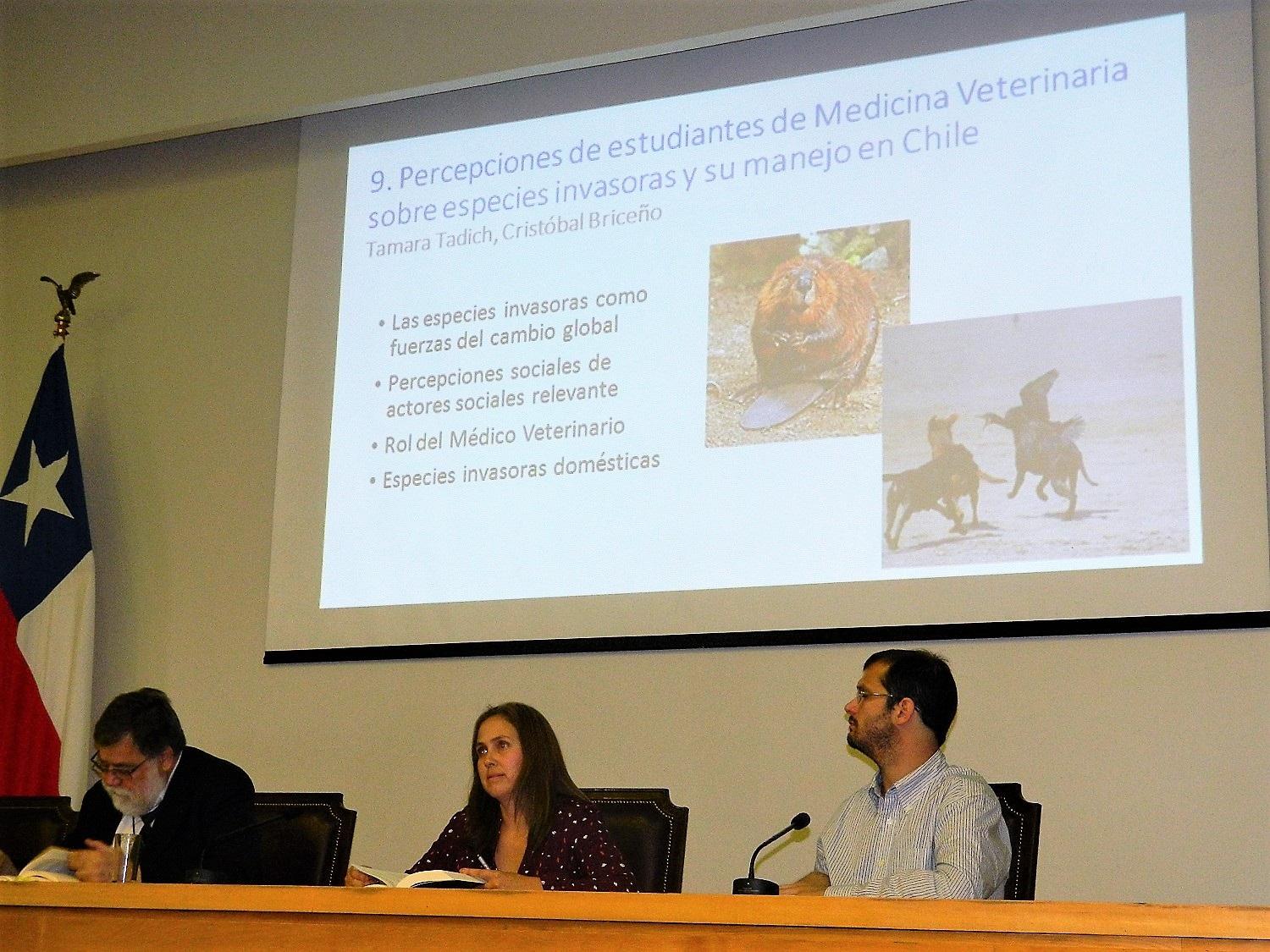 El libro aborda la interacción humana y biodiversidad. En la imagen el capítulo sobre las percepciones de los estudiantes de medicina veterinaria sobre especies invasoras y su manejo en Chile.