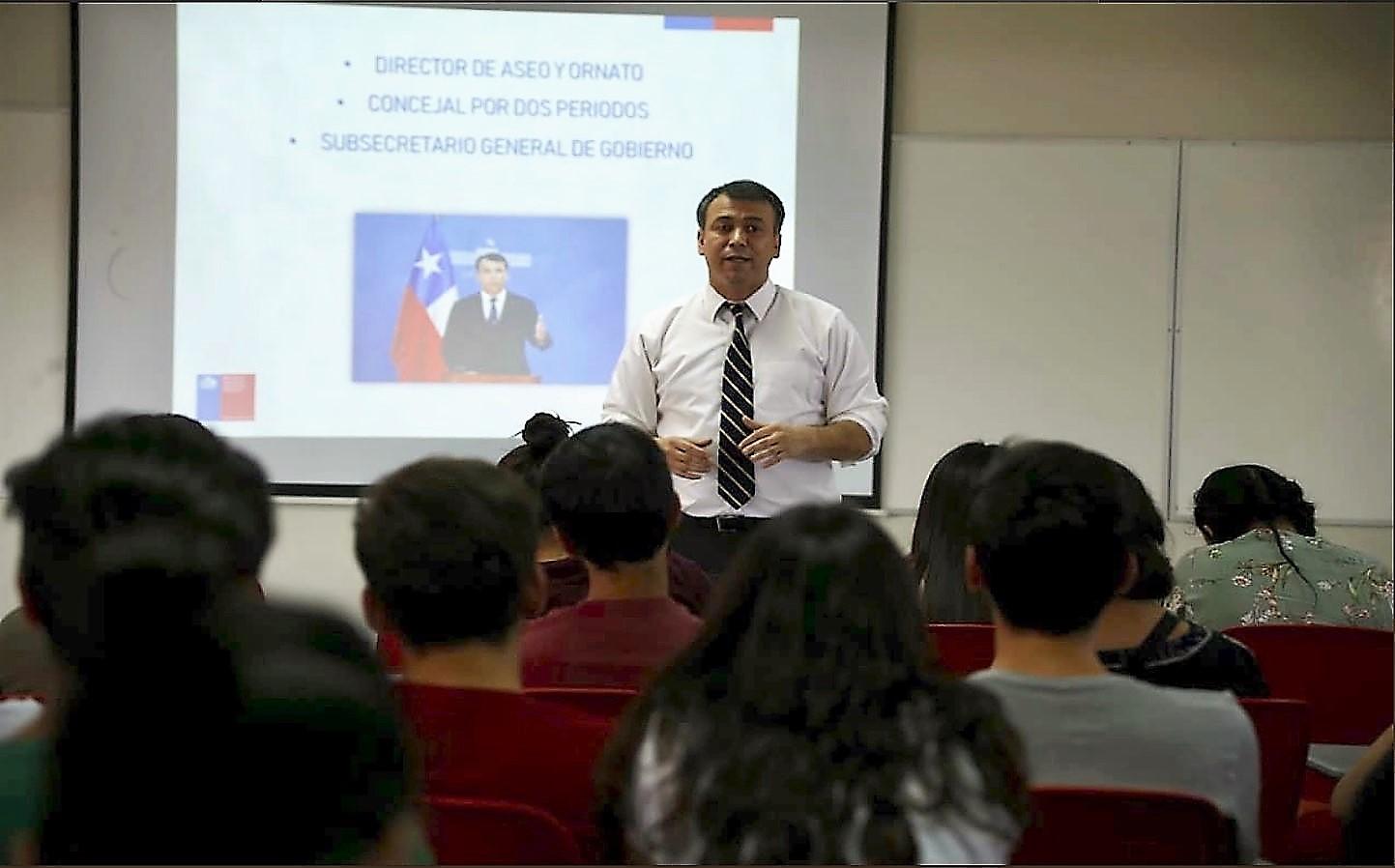 Emardo Hantelmann, ex alumno de la facultad, ingeniero forestal, fue Director de Medio Ambiente, Aseo y Ornato de la Municipalidad de Puente Alto.