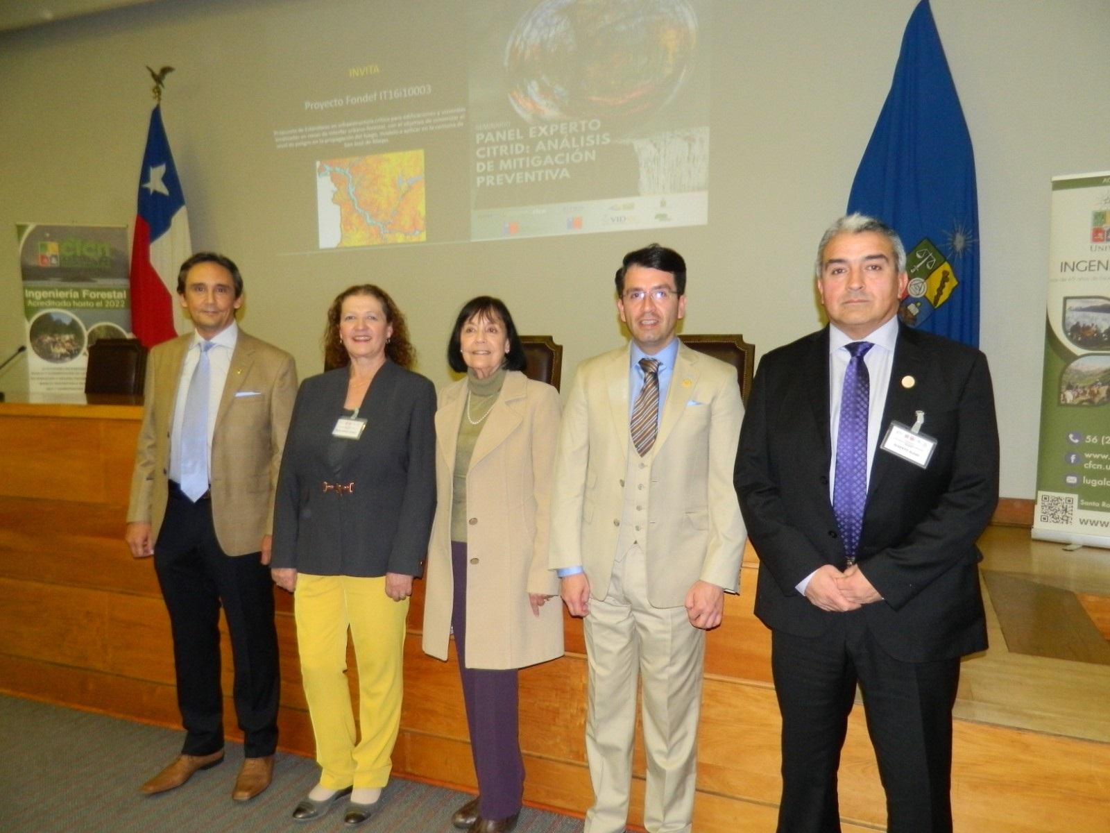 Participaron el Alcalde de San José de Maipo, Luis Pezoa, la Decana Carmen Luz de la Maza; los académicos Rose Marie Garay y Miguel Castillo, y Alberto Alday, Director de  Emergencia de la comuna.