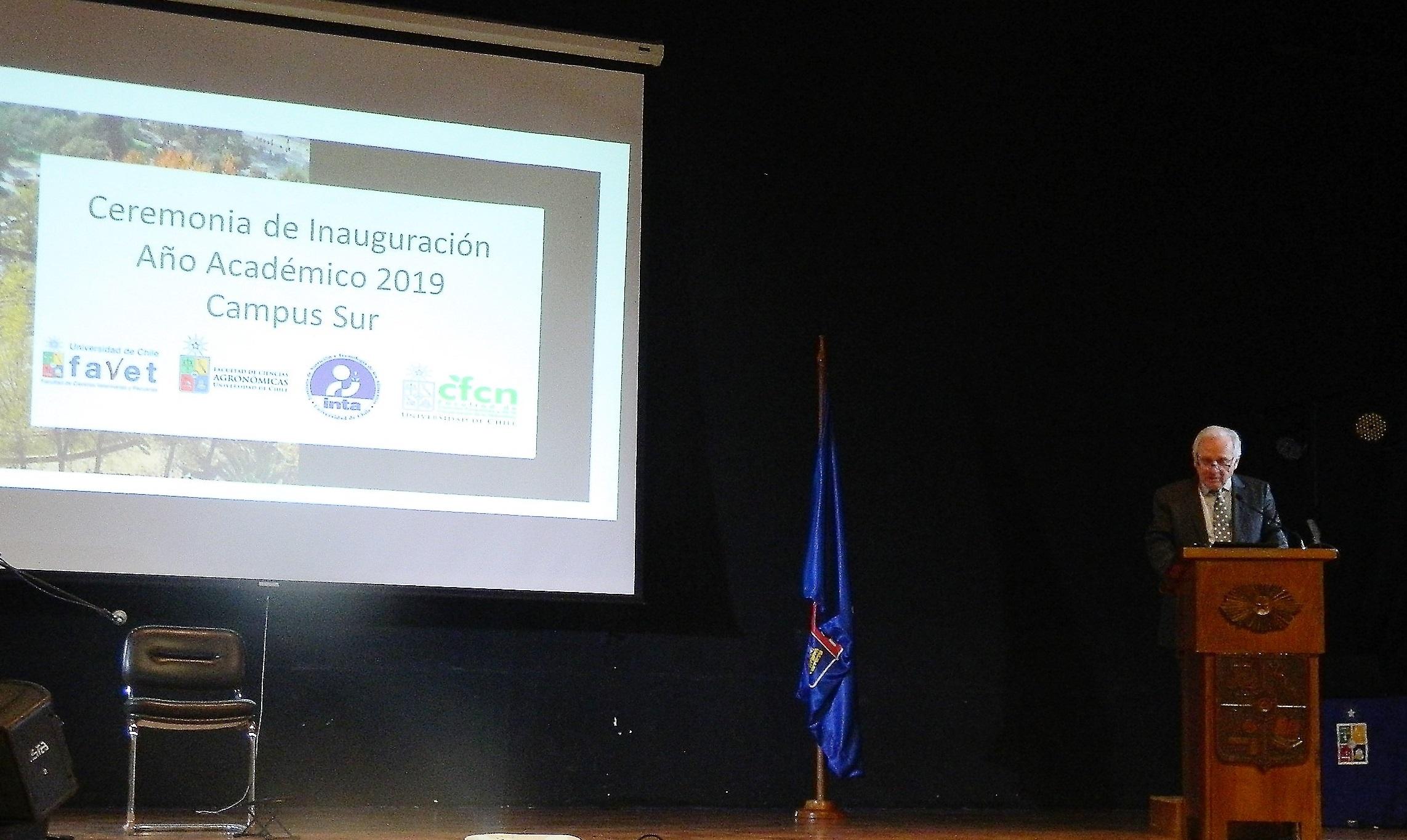 La ceremonia fue inaugurada por el Decano Coordinador, Prof. Roberto Neira.