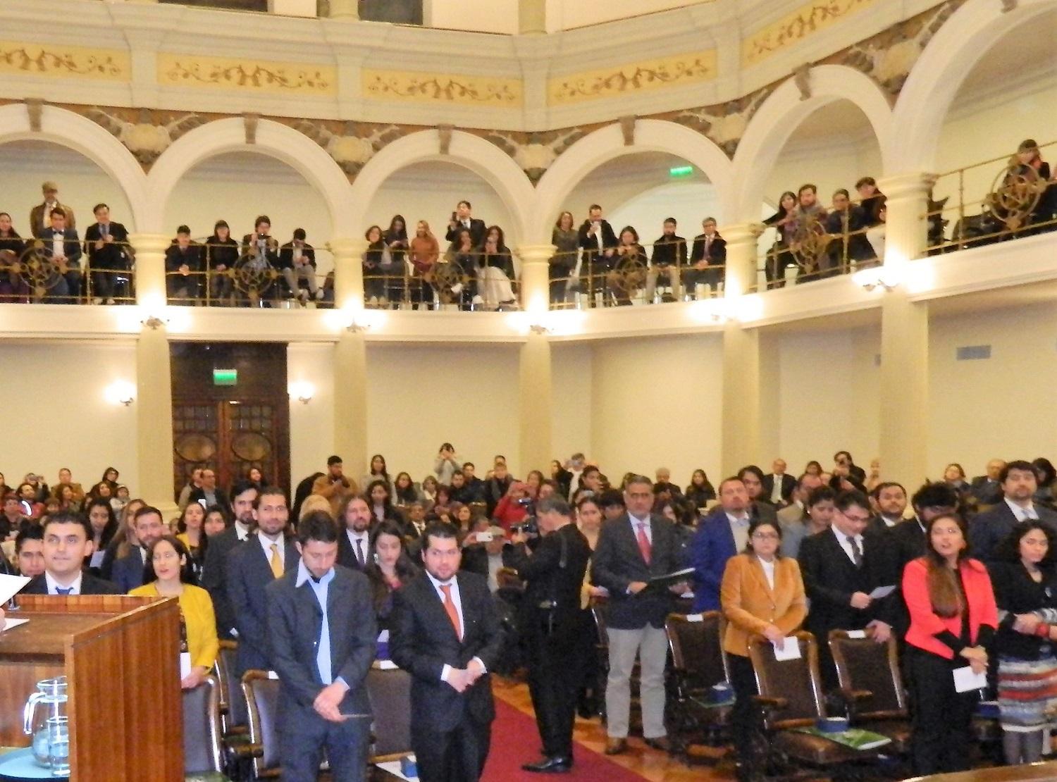 Participaron junto con los titulados, familiares, amigos y amigas, parejas, hijas e hijos.