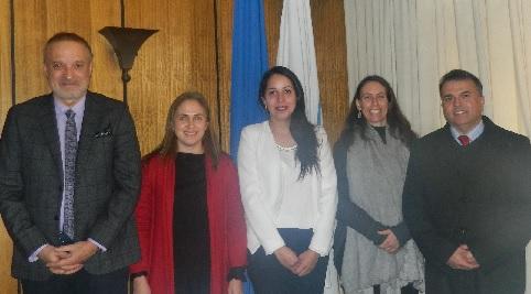 Victoria Arévalo junto a la Comisión Examinadora