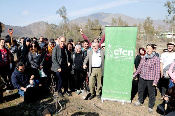 Exitosa iniciativa de reforestación en Laguna Carén.