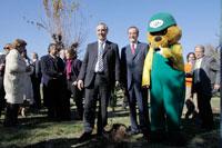 El convenio se selló simbólicamente con la plantación de árboles nativos.